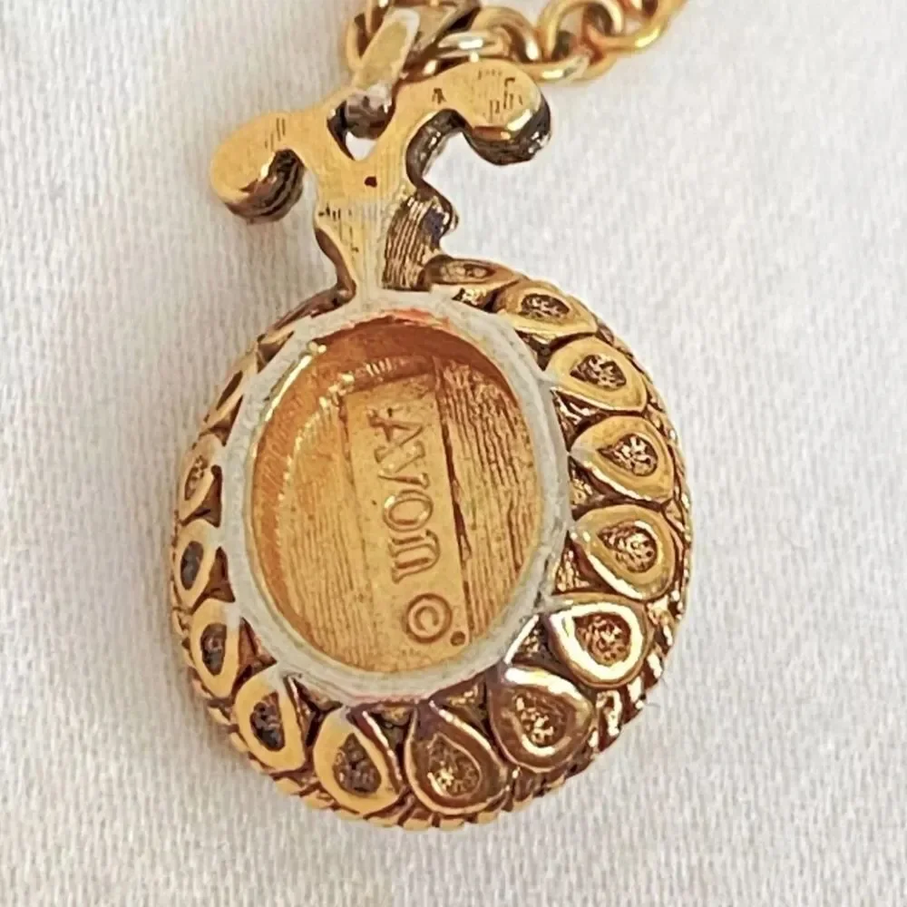 Avon Pendant Necklace Onyx Cabochon Encircled Pearlesque Beads Gold Tone Chain - Picture 10 of 14